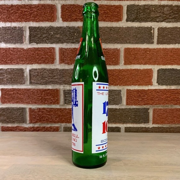 7Up Salutes Commemorative 1776 1976 Bicentennial Liberty Bell Green Glass Bottle - Picture 4 of 9